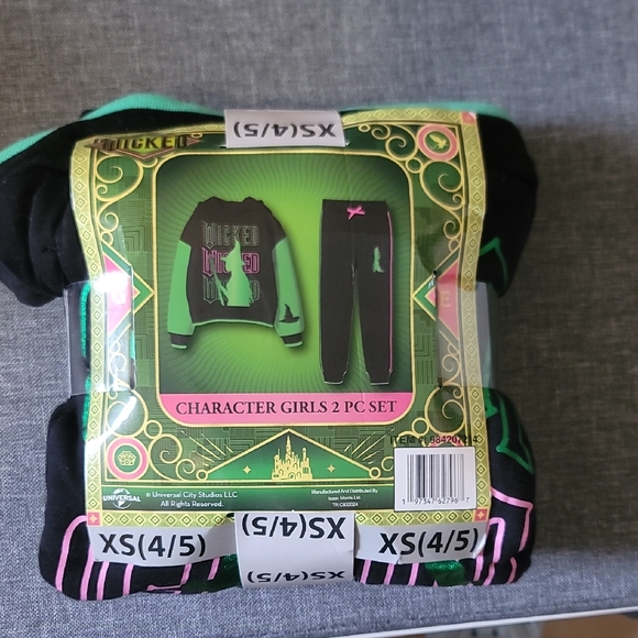 Wicked Character Girls 2 PC Set - Black and Pink - Picture 1 of 1